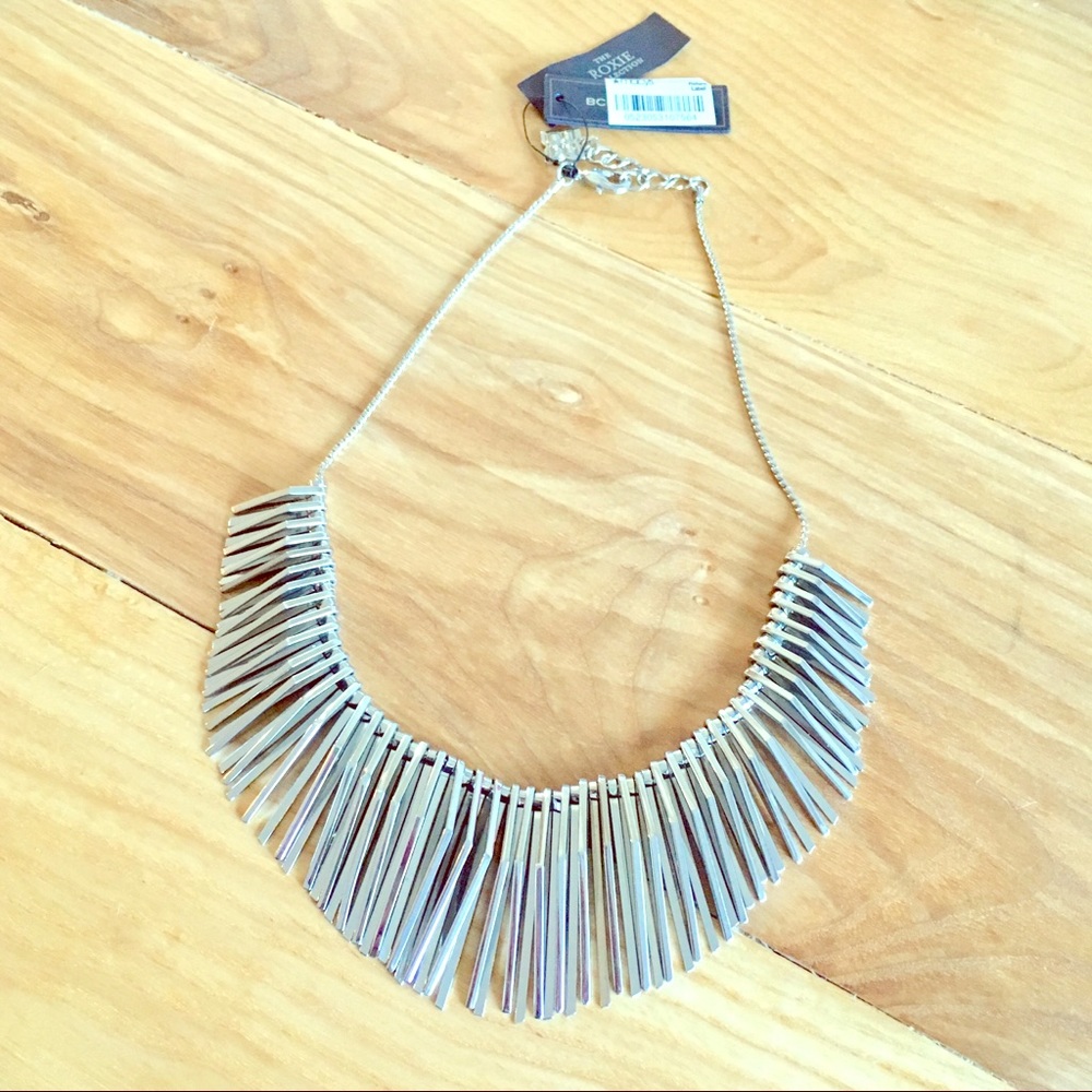 BCBG Silver statement Necklace NWT